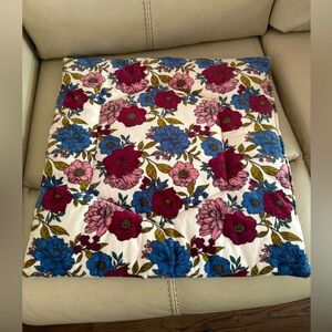 Like New Floral Petbed